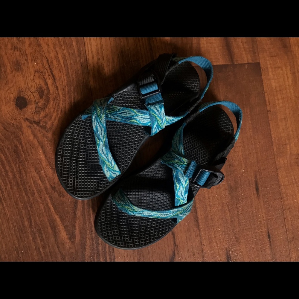 Cute patterned Chacos! size 7